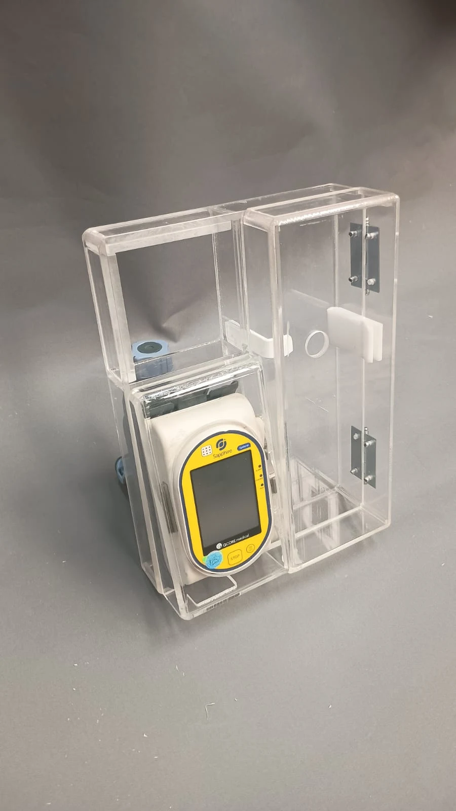 Estuche de acrílico fabricado a medida para bomba de infusión